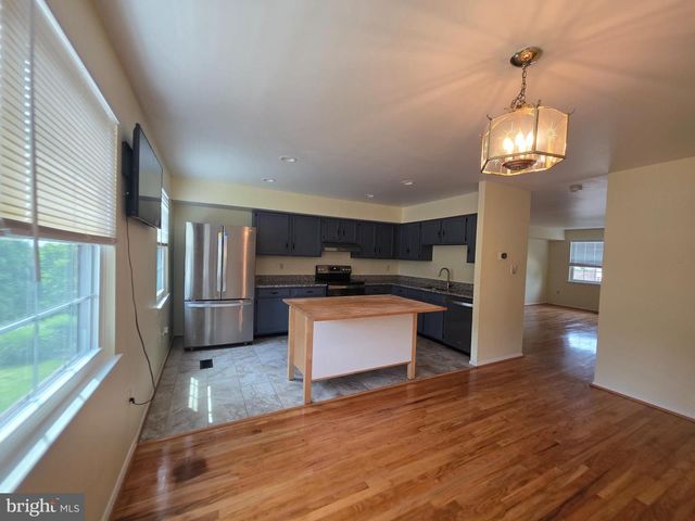 10 CASEY CT, Catonsville, MD 21228