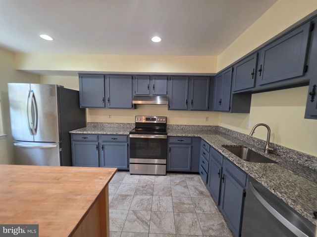 10 CASEY CT, Catonsville, MD 21228