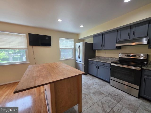 10 CASEY CT, Catonsville, MD 21228