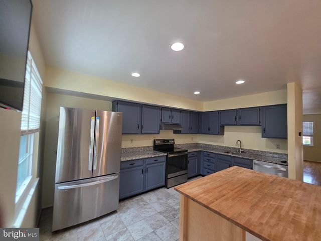 10 CASEY CT, Catonsville, MD 21228