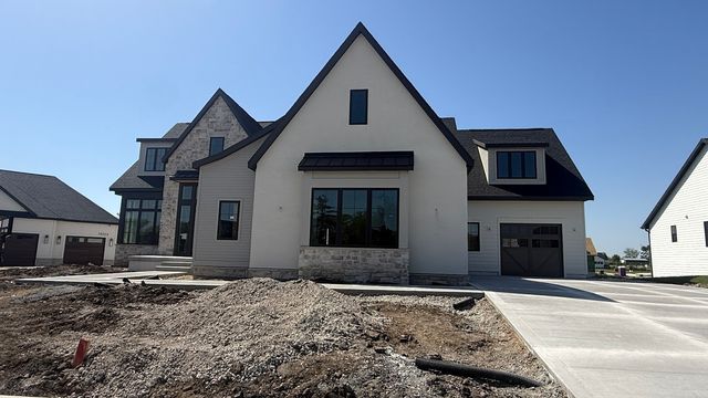 18270 Valleyview Circle, Clive, IA 50325