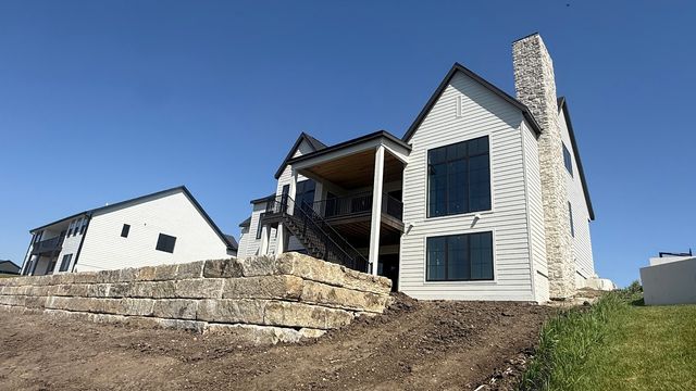 18270 Valleyview Circle, Clive, IA 50325
