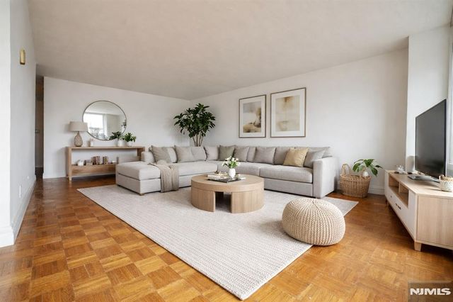 5 Horizon Road 203, Fort Lee, NJ 07024