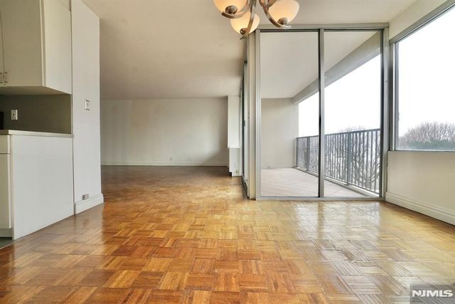 5 Horizon Road 203, Fort Lee, NJ 07024