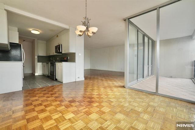 5 Horizon Road 203, Fort Lee, NJ 07024