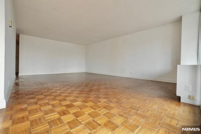 5 Horizon Road 203, Fort Lee, NJ 07024