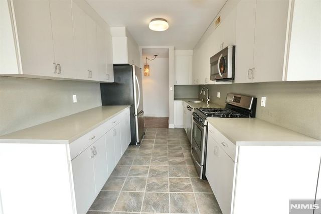 5 Horizon Road 203, Fort Lee, NJ 07024