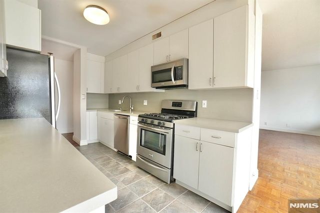 5 Horizon Road 203, Fort Lee, NJ 07024