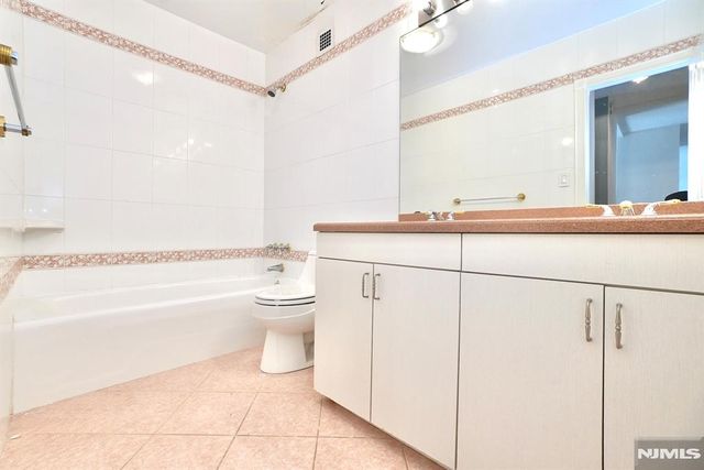 5 Horizon Road 203, Fort Lee, NJ 07024