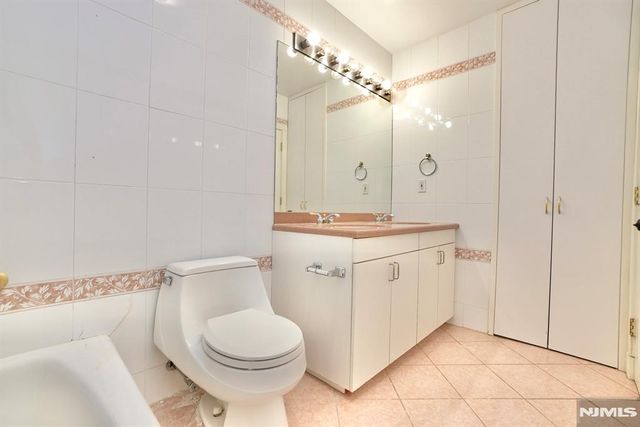 5 Horizon Road 203, Fort Lee, NJ 07024