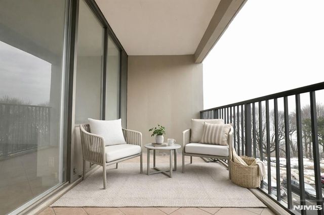5 Horizon Road 203, Fort Lee, NJ 07024