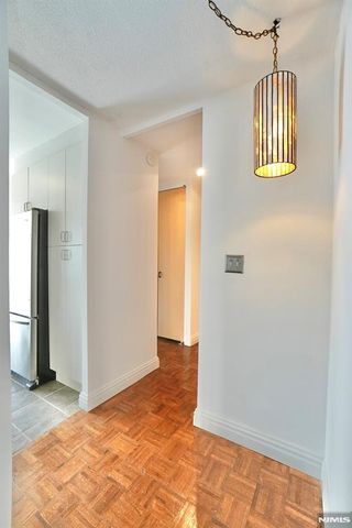 5 Horizon Road 203, Fort Lee, NJ 07024