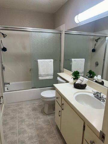 2021 Cedar Ridge Dr, Stockton, CA 95207