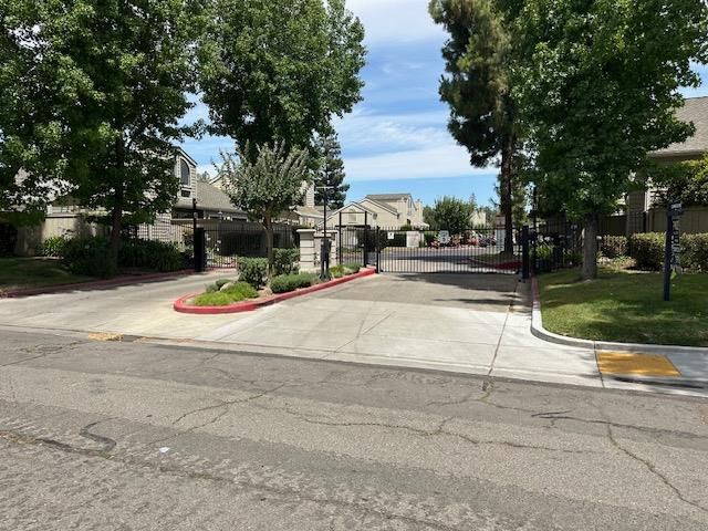 2021 Cedar Ridge Dr, Stockton, CA 95207