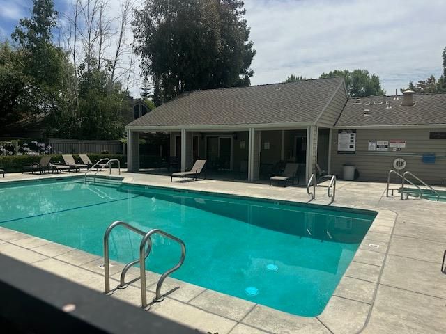 2021 Cedar Ridge Dr, Stockton, CA 95207