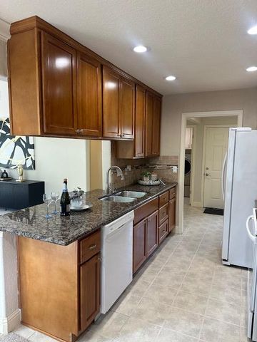 2021 Cedar Ridge Dr, Stockton, CA 95207