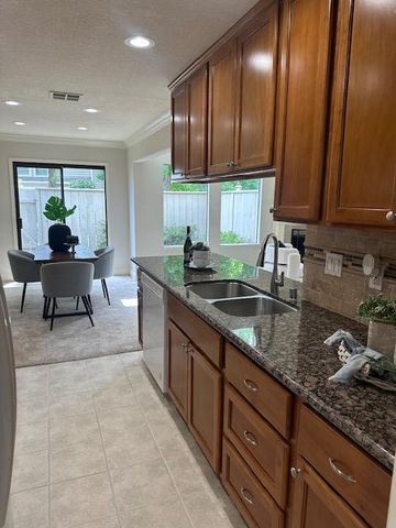 2021 Cedar Ridge Dr, Stockton, CA 95207