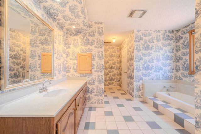 1416 Lazy Ln, Longview, TX 75604
