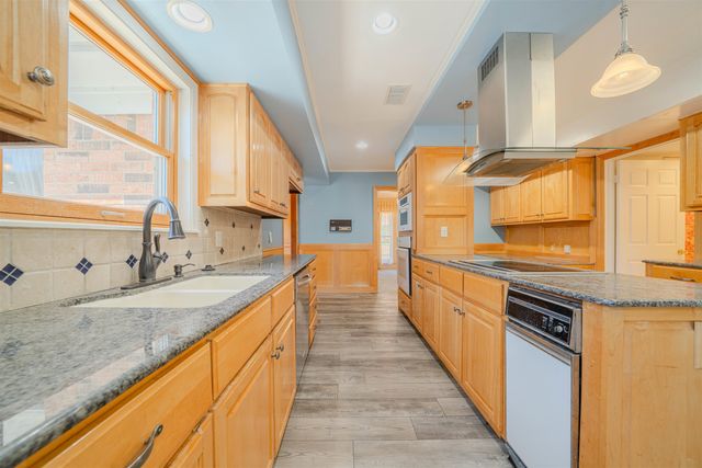 1416 Lazy Ln, Longview, TX 75604