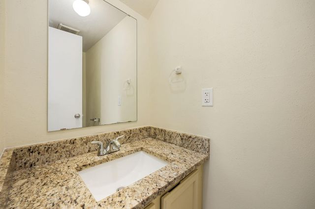 907 Garden Walk Drive, La Porte, TX 77571