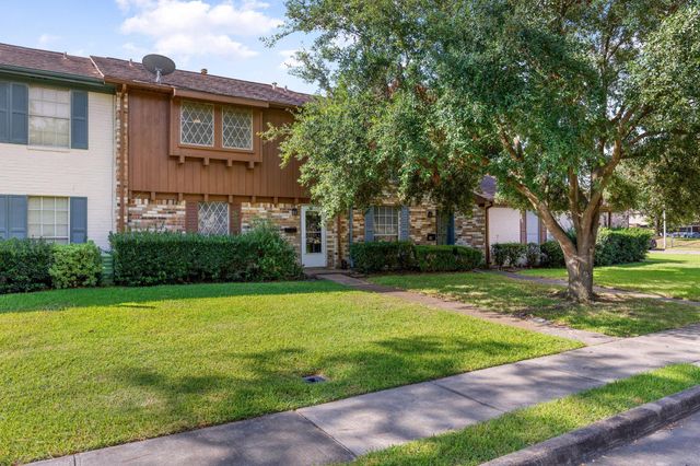 907 Garden Walk Drive, La Porte, TX 77571