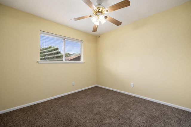 907 Garden Walk Drive, La Porte, TX 77571