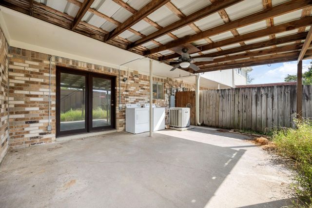 907 Garden Walk Drive, La Porte, TX 77571