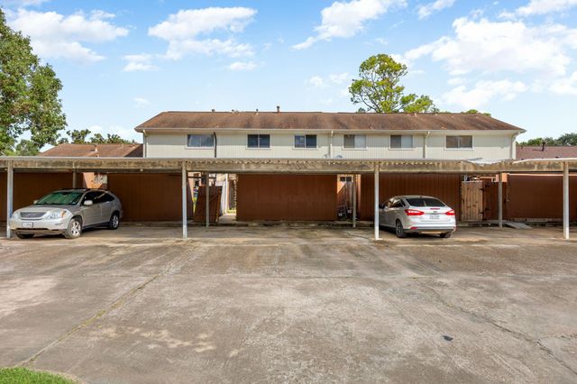 907 Garden Walk Drive, La Porte, TX 77571