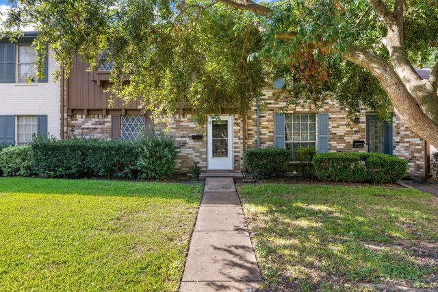907 Garden Walk Drive, La Porte, TX 77571