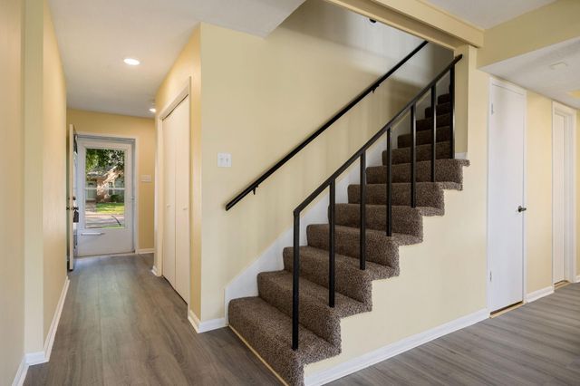 907 Garden Walk Drive, La Porte, TX 77571