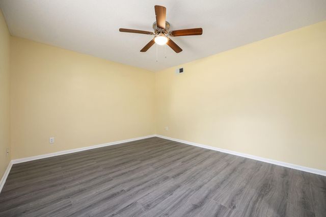 907 Garden Walk Drive, La Porte, TX 77571