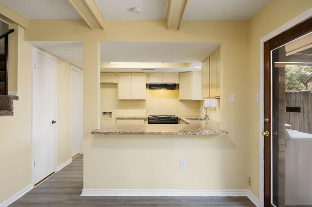 907 Garden Walk Drive, La Porte, TX 77571