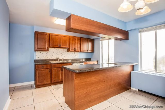6833 N Kedzie Avenue 801, Chicago, IL 60645