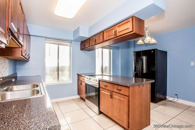 6833 N Kedzie Avenue 801, Chicago, IL 60645