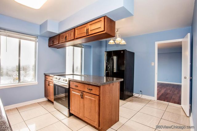 6833 N Kedzie Avenue 801, Chicago, IL 60645