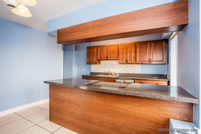 6833 N Kedzie Avenue 801, Chicago, IL 60645
