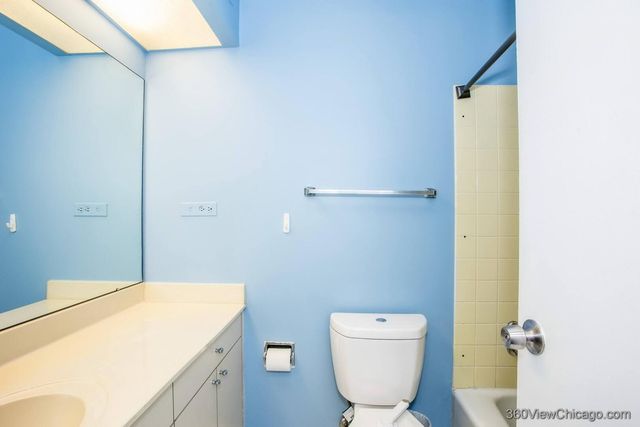6833 N Kedzie Avenue 801, Chicago, IL 60645