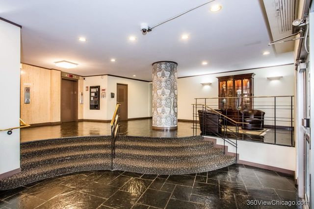 6833 N Kedzie Avenue 801, Chicago, IL 60645