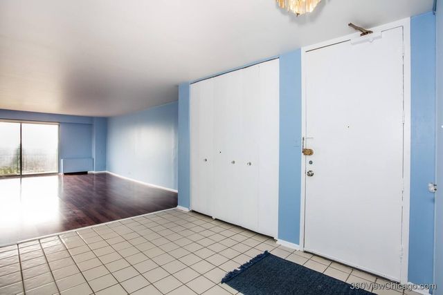6833 N Kedzie Avenue 801, Chicago, IL 60645