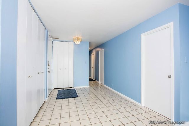 6833 N Kedzie Avenue 801, Chicago, IL 60645