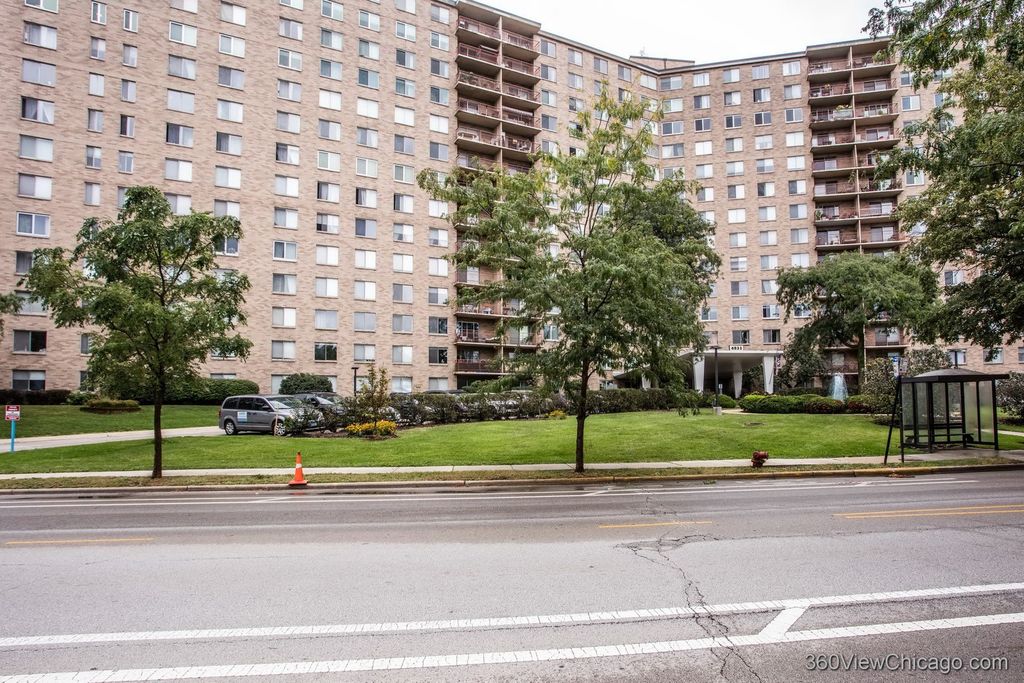 6833 N Kedzie Avenue 801, Chicago, IL 60645