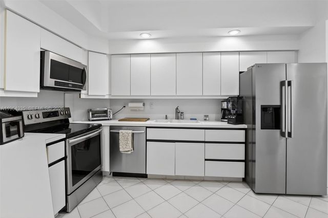 3500 Island Boulevard D201, Aventura, FL 33160