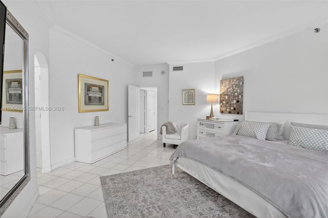 3500 Island Boulevard D201, Aventura, FL 33160