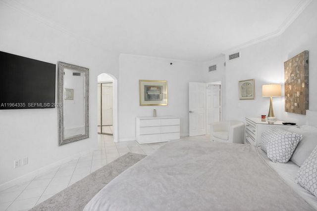 3500 Island Boulevard D201, Aventura, FL 33160