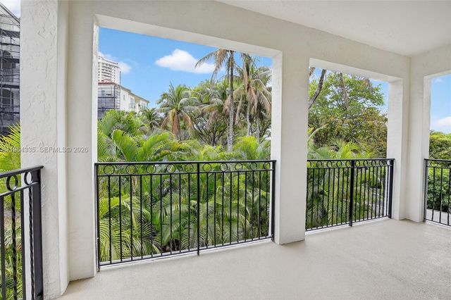 3500 Island Boulevard D201, Aventura, FL 33160