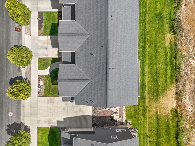 8044 N CLYDESDALE DR, Eagle Mountain, UT 84005