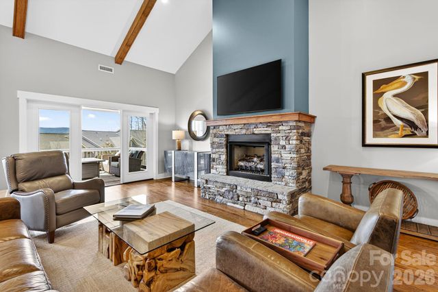 70 Copper Creek Lane, Hendersonville, NC 28739