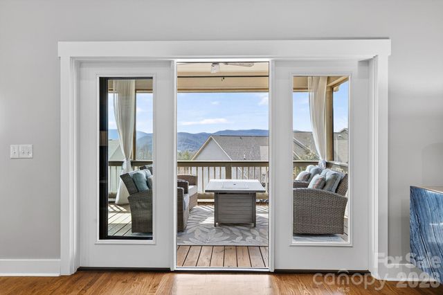 70 Copper Creek Lane, Hendersonville, NC 28739