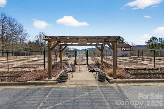 70 Copper Creek Lane, Hendersonville, NC 28739