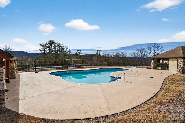70 Copper Creek Lane, Hendersonville, NC 28739